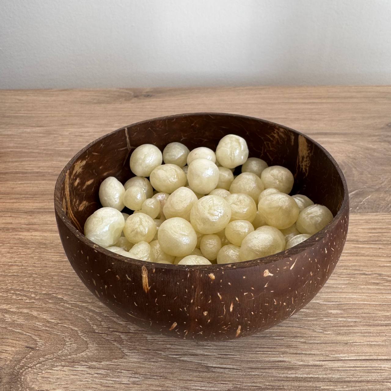 Świeca z pereł w kokosie