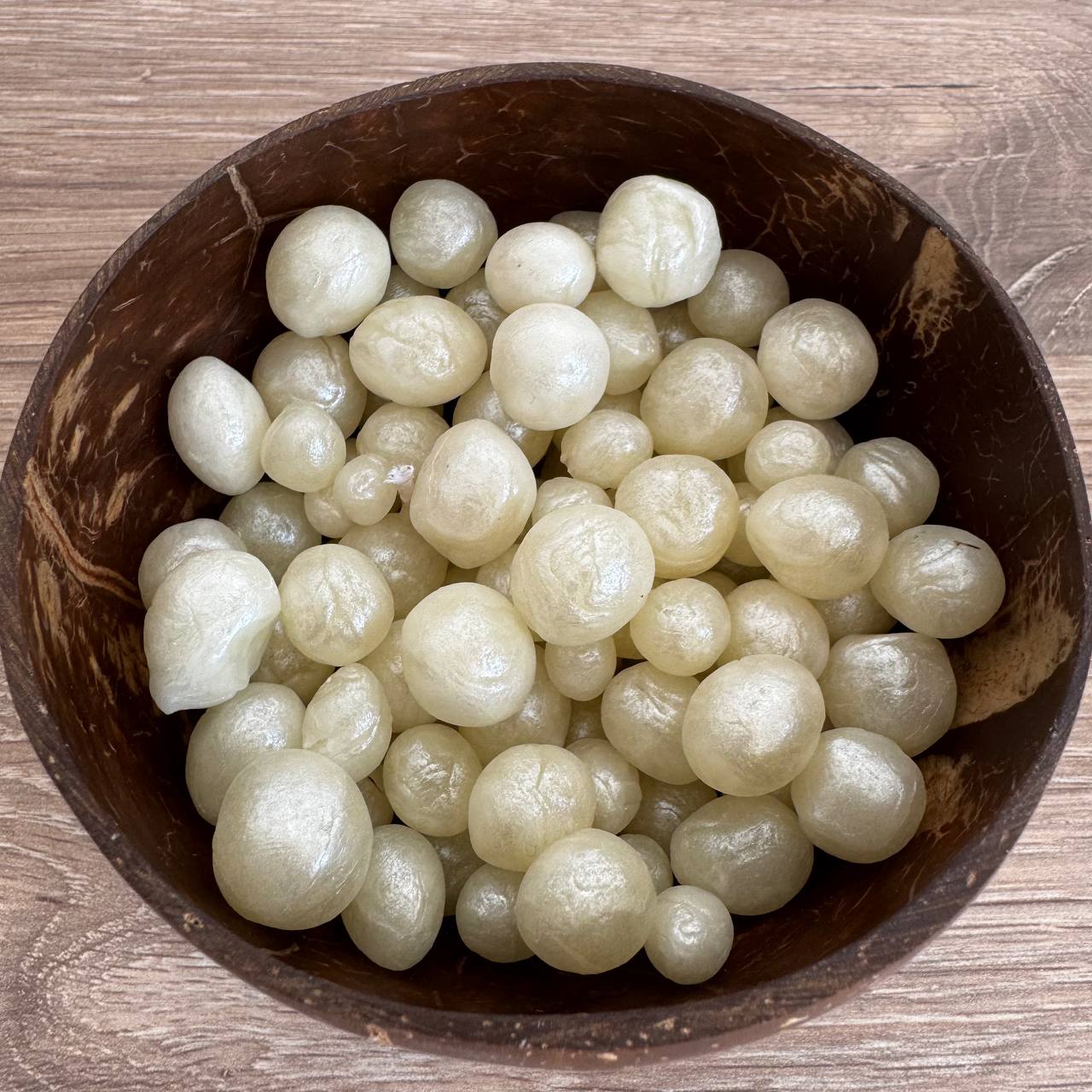 Świeca z pereł w kokosie