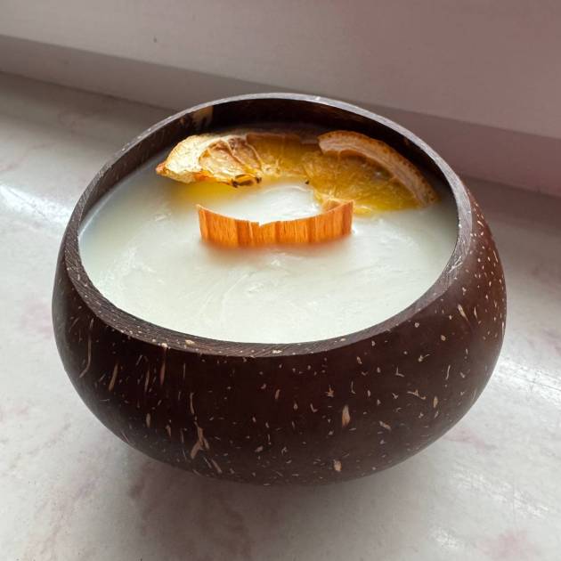 Świeca „Cytrynowa pomarańczka” w kokosie